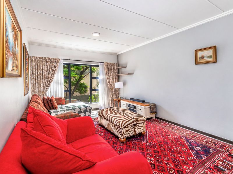 Stylish 2-Bedroom Apartment in Prime Bryanston Location - Photo 10