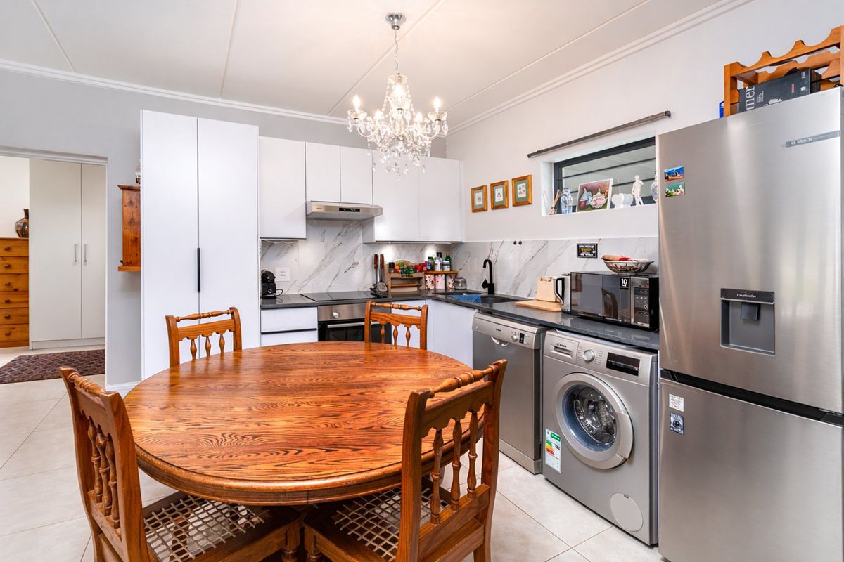 Stylish 2-Bedroom Apartment in Prime Bryanston Location - Photo 3