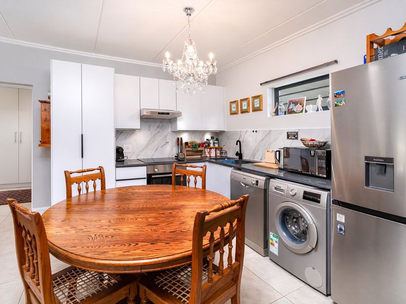 Stylish 2-Bedroom Apartment in Prime Bryanston Location - Photo 3