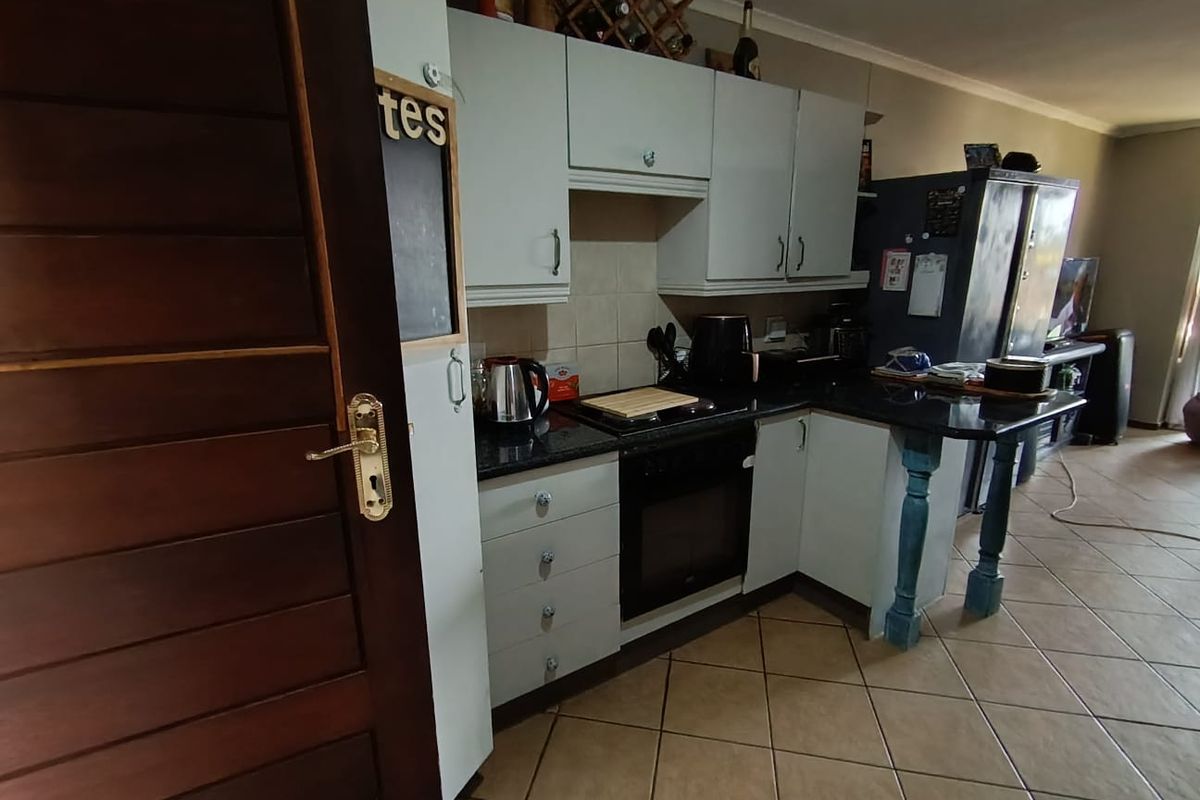 Secure Simple Comfortable Townhouse Living - Photo 3