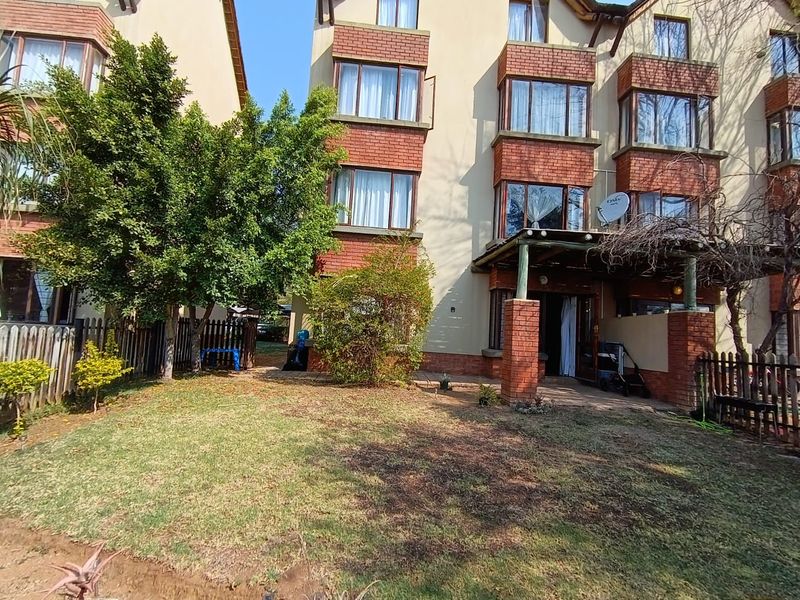 Secure Simple Comfortable Townhouse Living - Photo 6