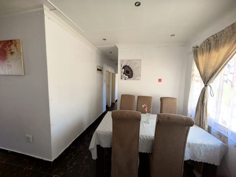 4 Bedrooms, 2 Bathrooms House For Sale In Chatsworth, Durban - Photo 5