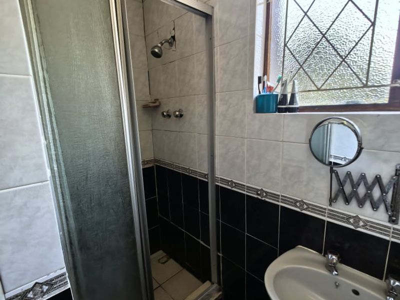 4 Bedrooms, 2 Bathrooms House For Sale In Chatsworth, Durban - Photo 10