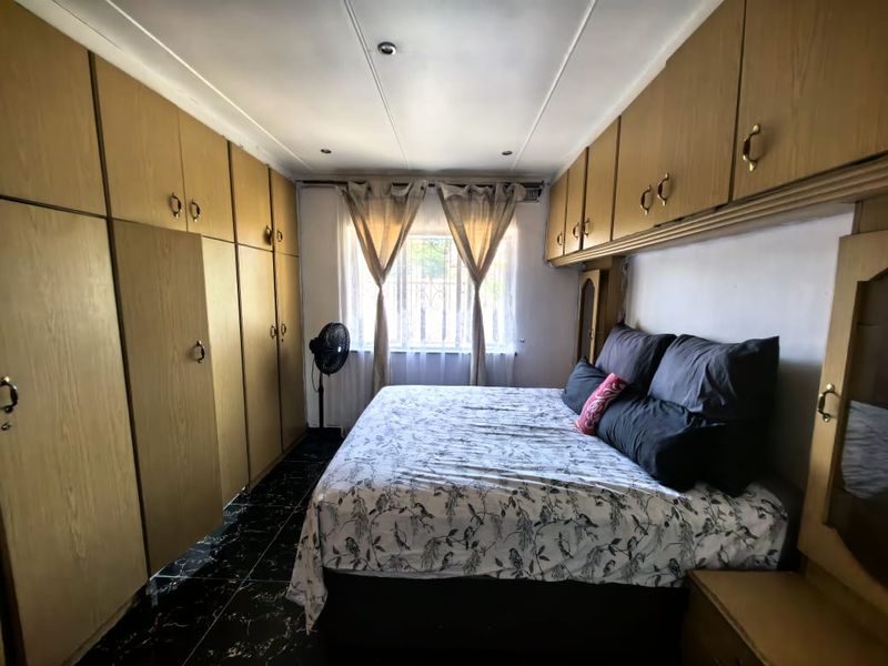 4 Bedrooms, 2 Bathrooms House For Sale In Chatsworth, Durban - Photo 7