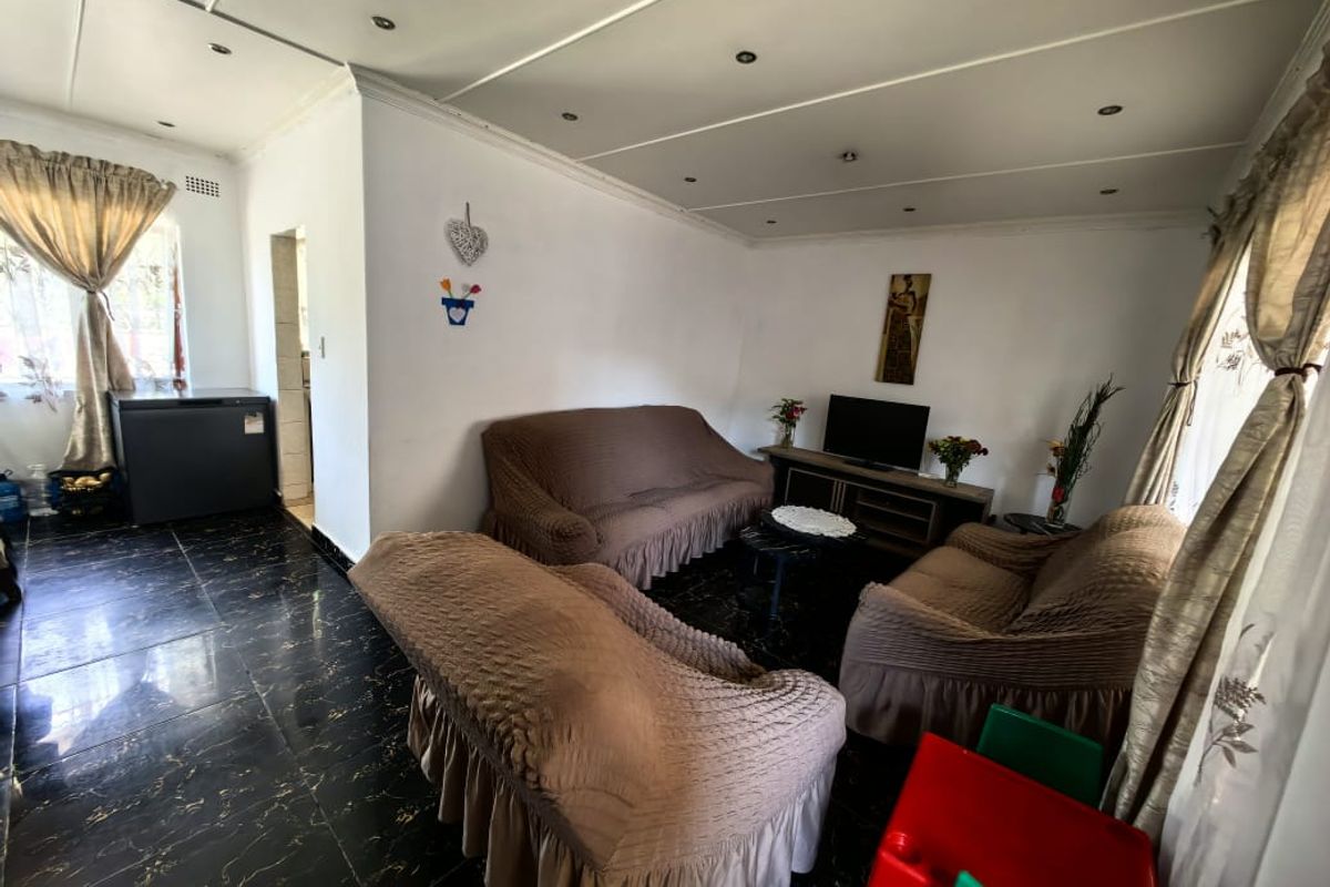 4 Bedrooms, 2 Bathrooms House For Sale In Chatsworth, Durban - Photo 4