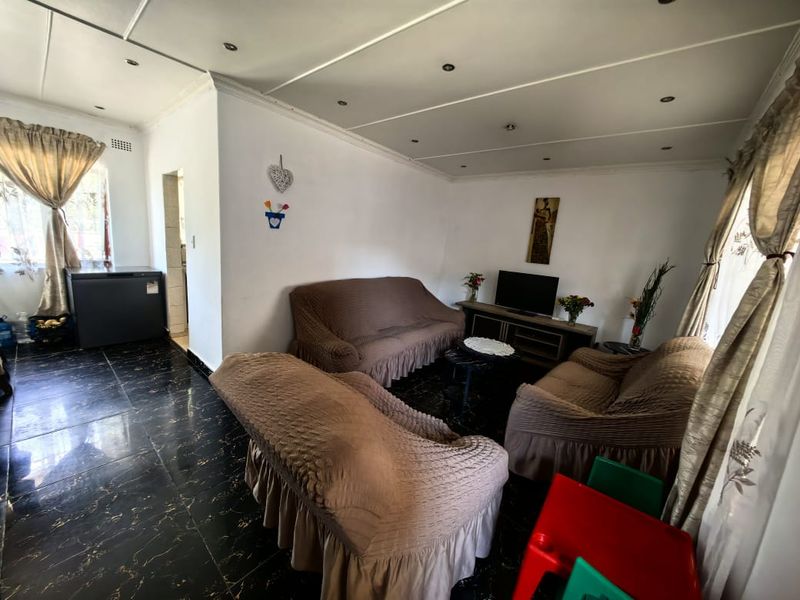 4 Bedrooms, 2 Bathrooms House For Sale In Chatsworth, Durban - Photo 4