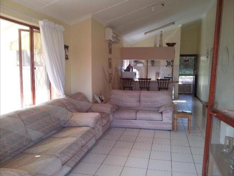 TWO BEDROOM FULLY FURNISHED APARTMENT TO RENT IN HIBBERDENE - Photo 10