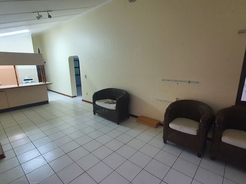 TWO BEDROOM FULLY FURNISHED APARTMENT TO RENT IN HIBBERDENE - Photo 9