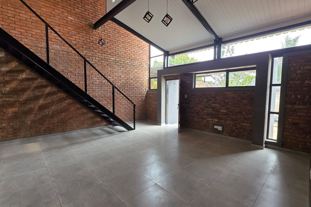 IMMEDIATELY AVAILABLE – MODERN TOWNHOUSE TO RENT IN SOUGHT-AFTER FLAMWOOD - Photo 3