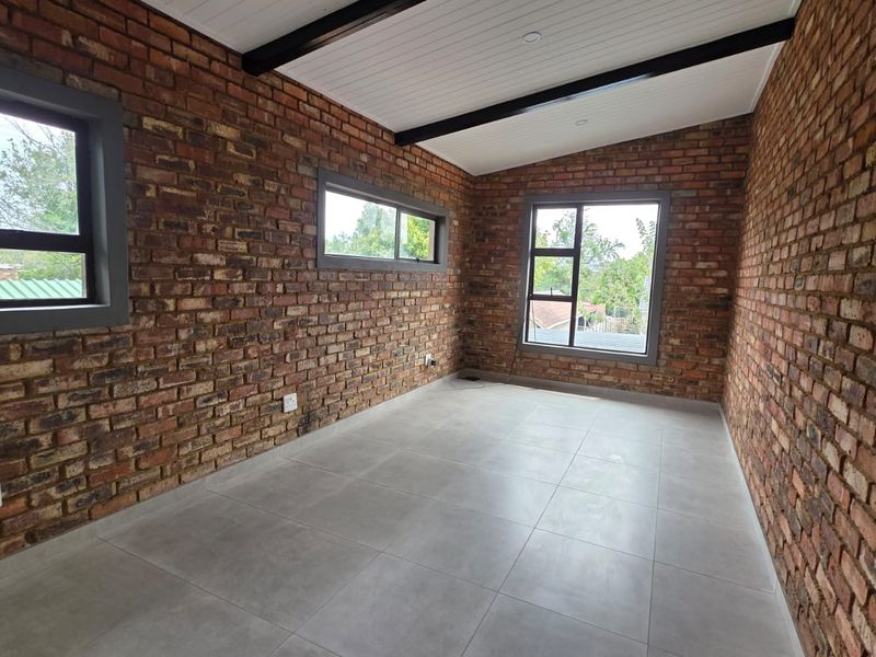 IMMEDIATELY AVAILABLE – MODERN TOWNHOUSE TO RENT IN SOUGHT-AFTER FLAMWOOD - Photo 7