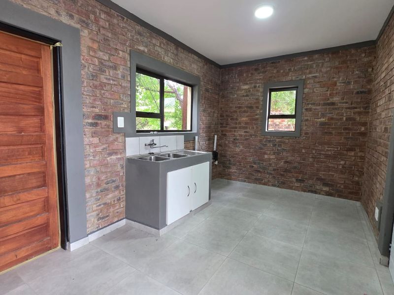 IMMEDIATELY AVAILABLE – MODERN TOWNHOUSE TO RENT IN SOUGHT-AFTER FLAMWOOD - Photo 6