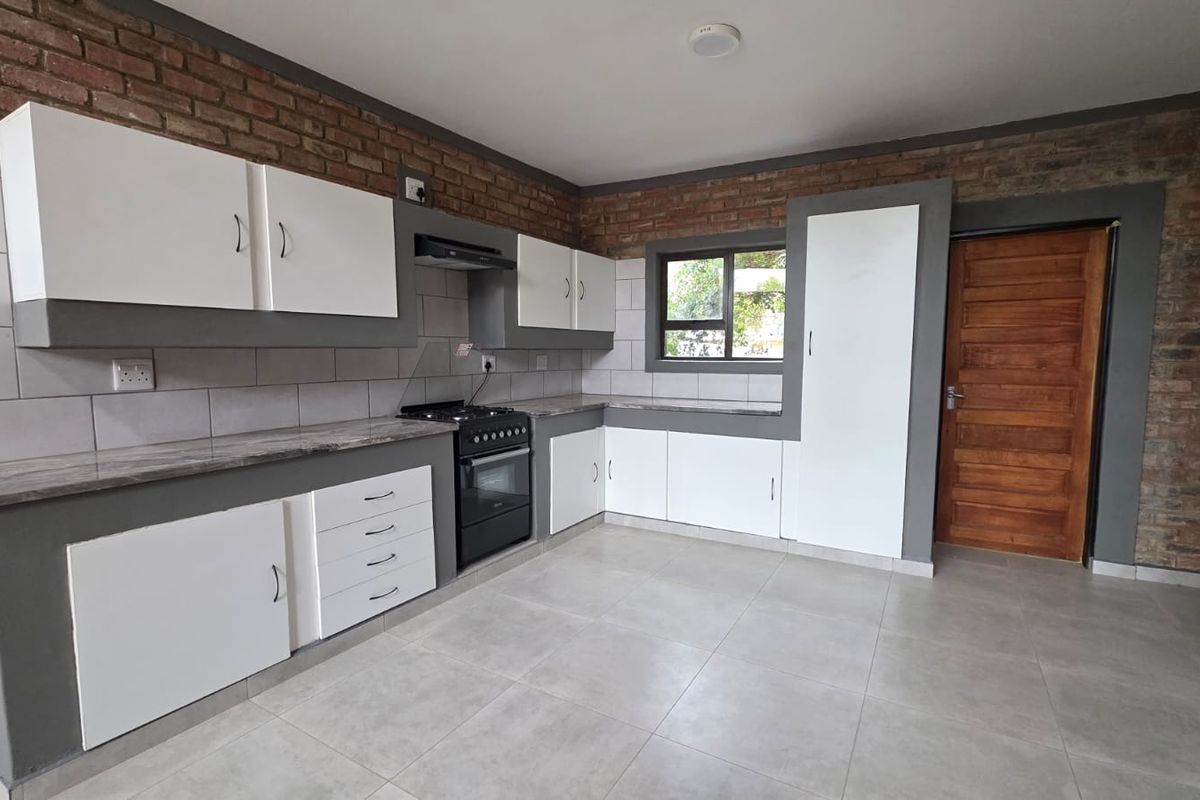 IMMEDIATELY AVAILABLE – MODERN TOWNHOUSE TO RENT IN SOUGHT-AFTER FLAMWOOD - Photo 5