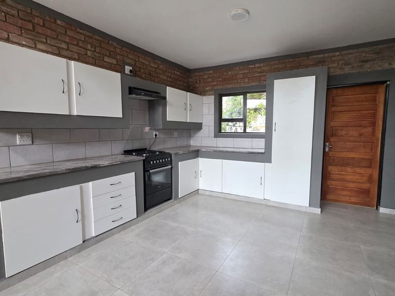 IMMEDIATELY AVAILABLE – MODERN TOWNHOUSE TO RENT IN SOUGHT-AFTER FLAMWOOD - Photo 5