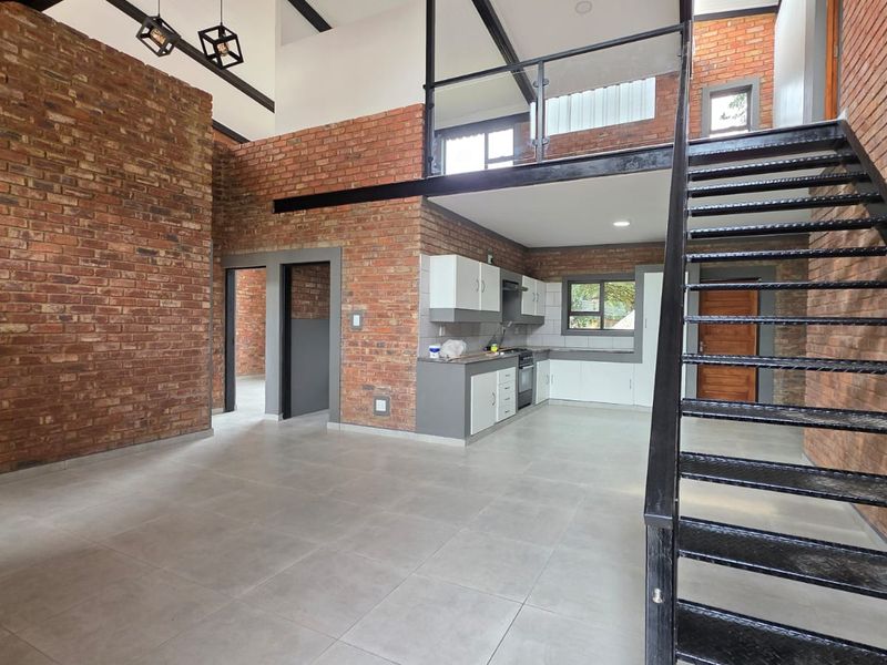 IMMEDIATELY AVAILABLE – MODERN TOWNHOUSE TO RENT IN SOUGHT-AFTER FLAMWOOD - Photo 4