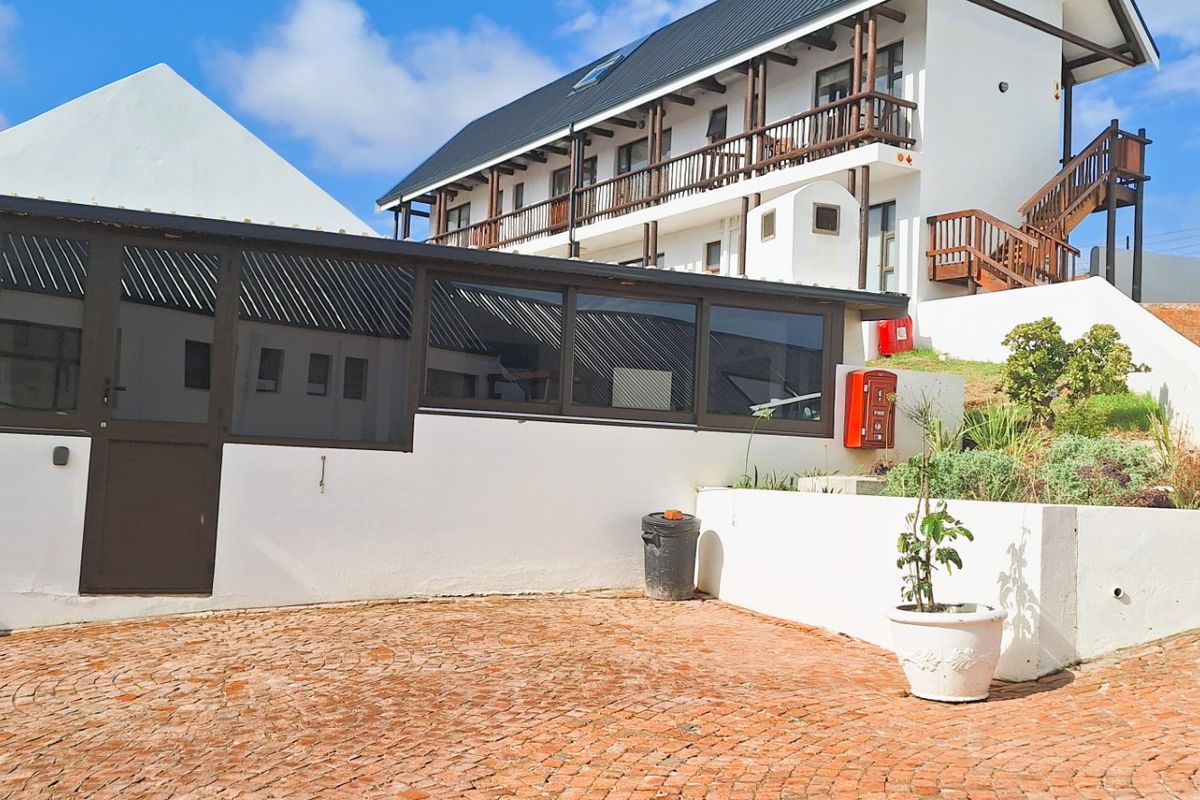 Adorable cottage with a place in the Harbour to moor your boat! - Photo 2