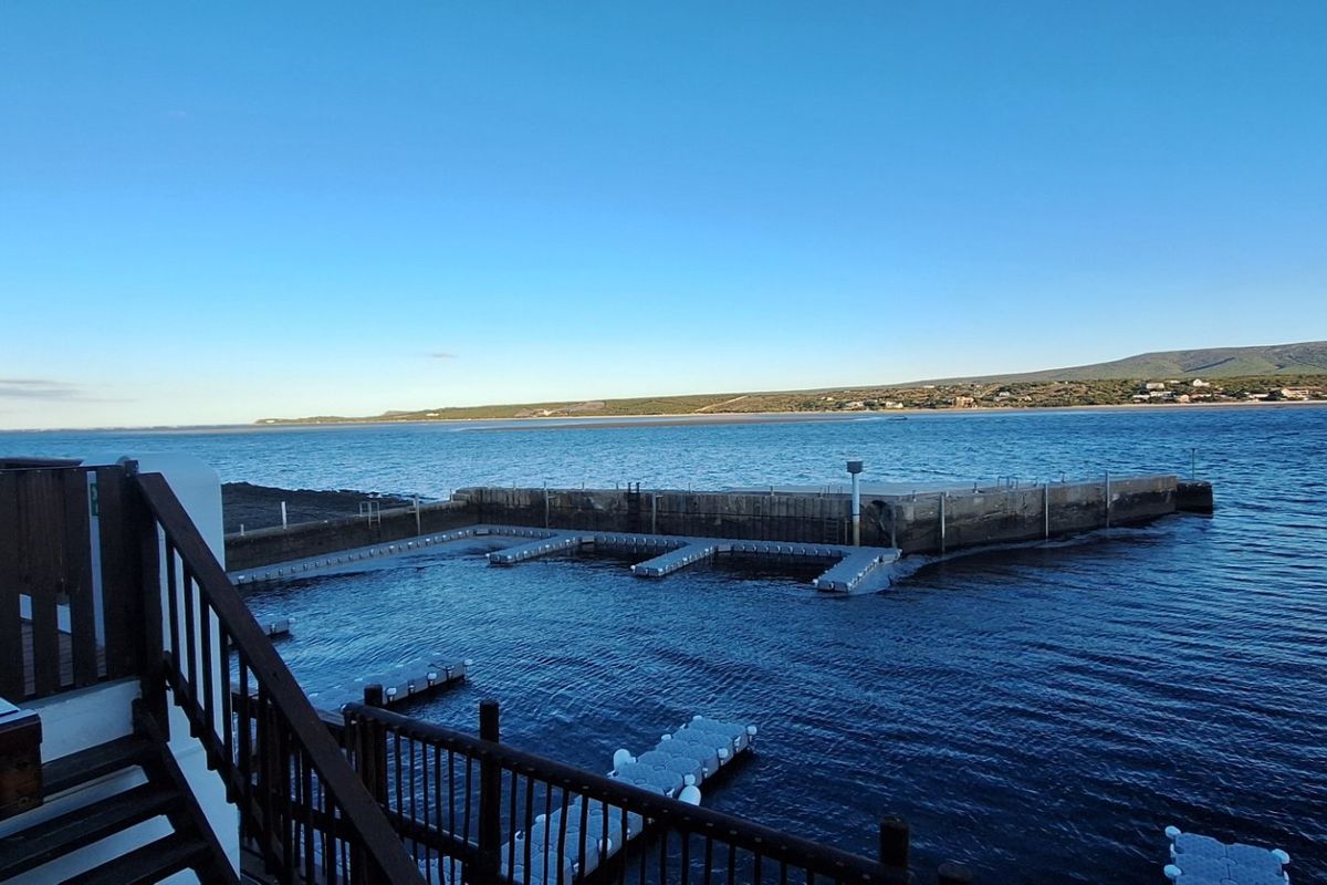 Adorable cottage with a place in the Harbour to moor your boat! - Photo 3