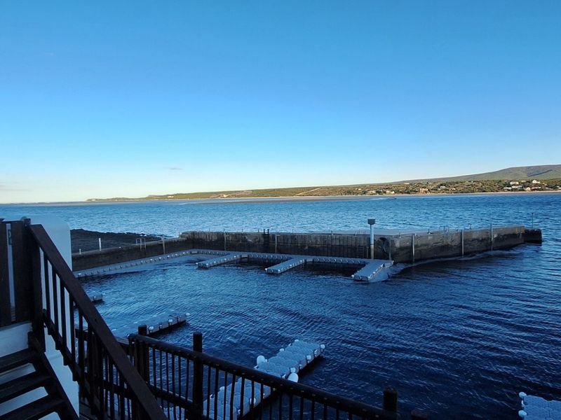 Adorable cottage with a place in the Harbour to moor your boat! - Photo 3