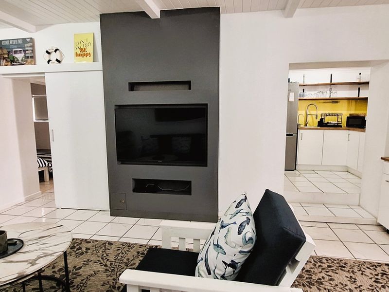 Adorable cottage with a place in the Harbour to moor your boat! - Photo 10