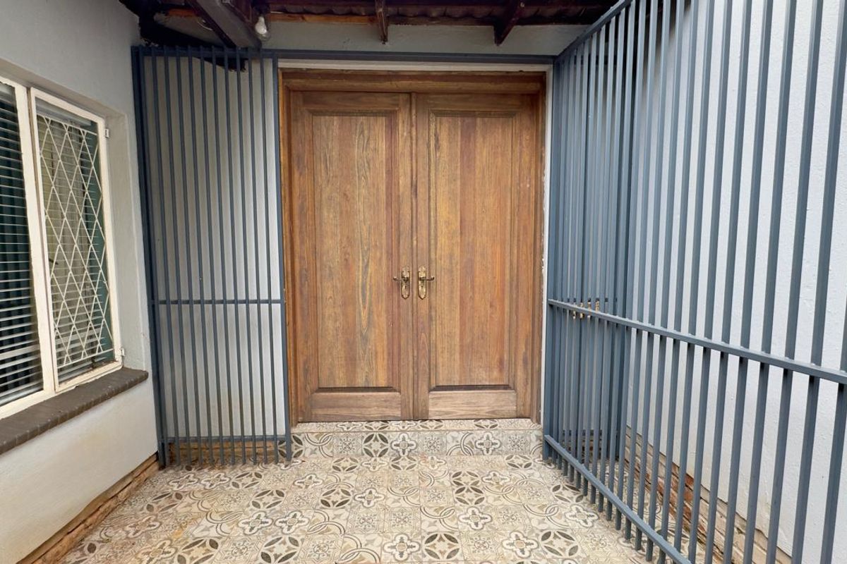 4 Bedroom 2 Bathroom House in Eldoraigne!!!! - Photo 4