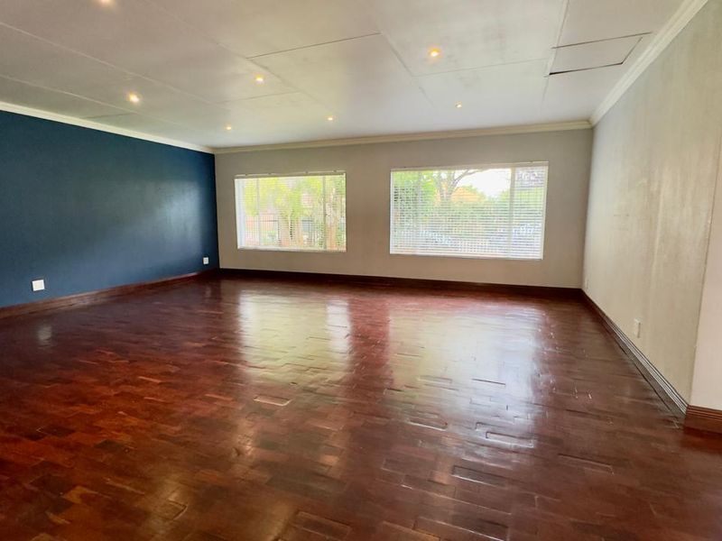 4 Bedroom 2 Bathroom House in Eldoraigne!!!! - Photo 9