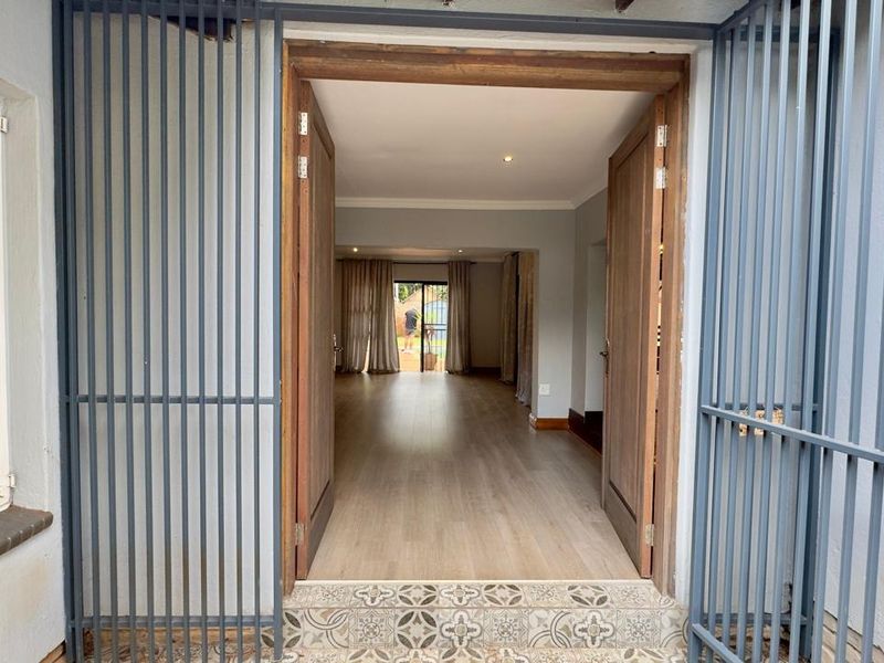 4 Bedroom 2 Bathroom House in Eldoraigne!!!! - Photo 6