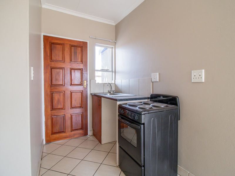 Goldfields Complex – Modern 2-Bedroom Apartments in Protea Glen - Photo 6