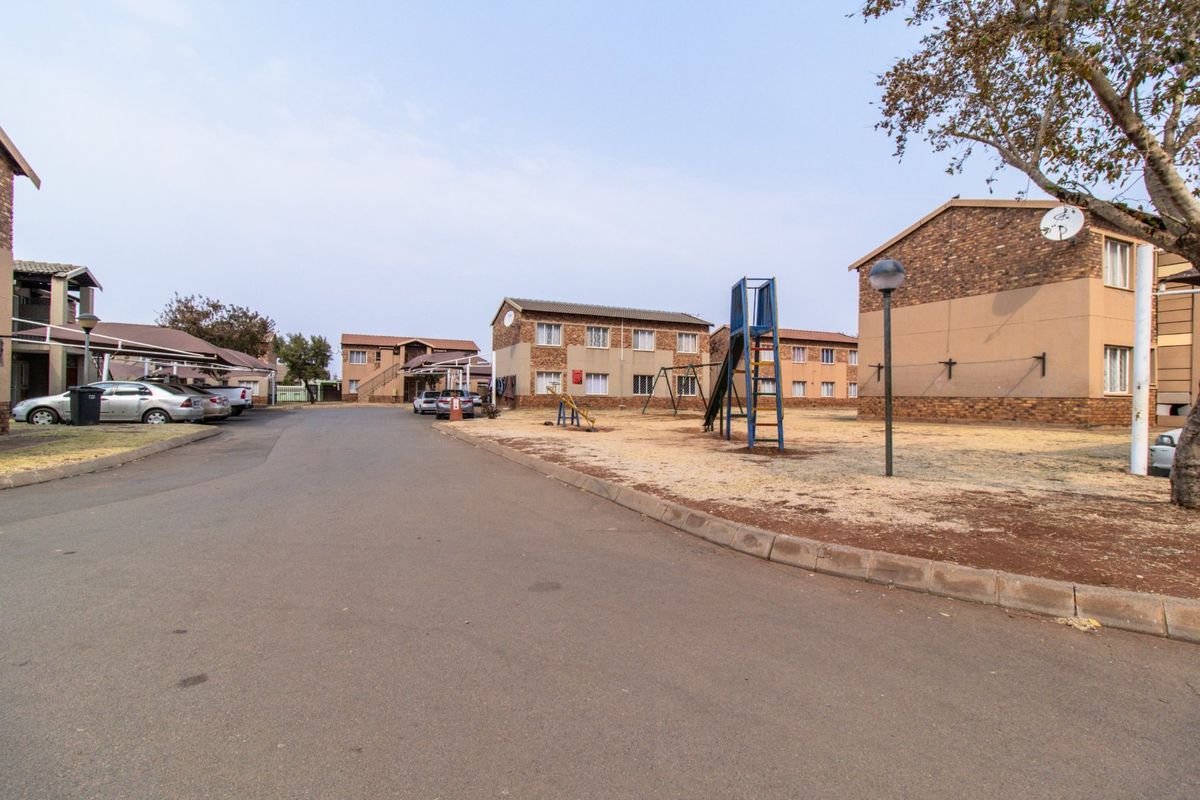 Goldfields Complex – Modern 2-Bedroom Apartments in Protea Glen - Photo 3