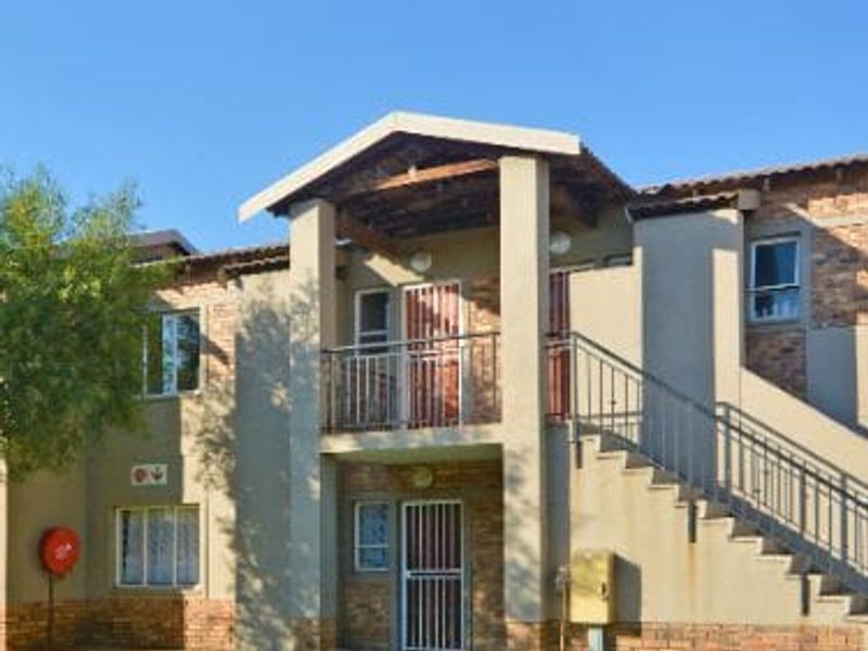 Goldfields Complex – Modern 2-Bedroom Apartments in Protea Glen - Photo 2