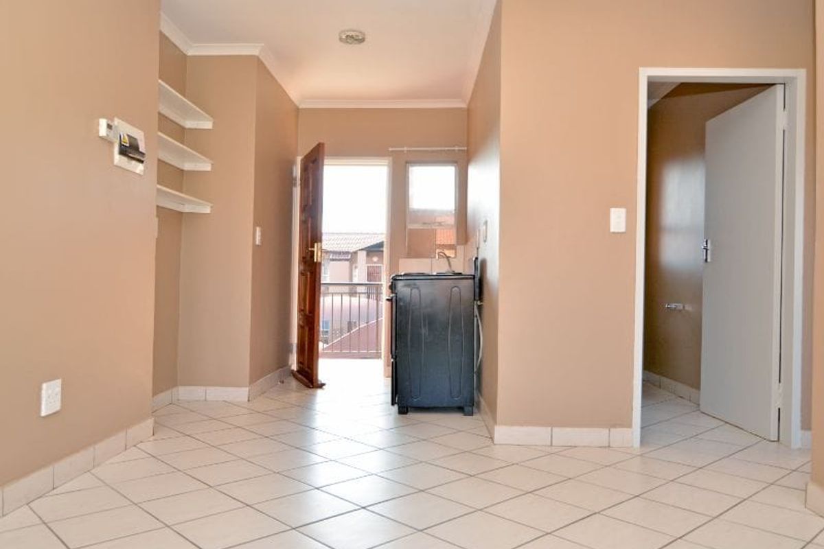 Goldfields Complex – Modern 2-Bedroom Apartments in Protea Glen - Photo 4