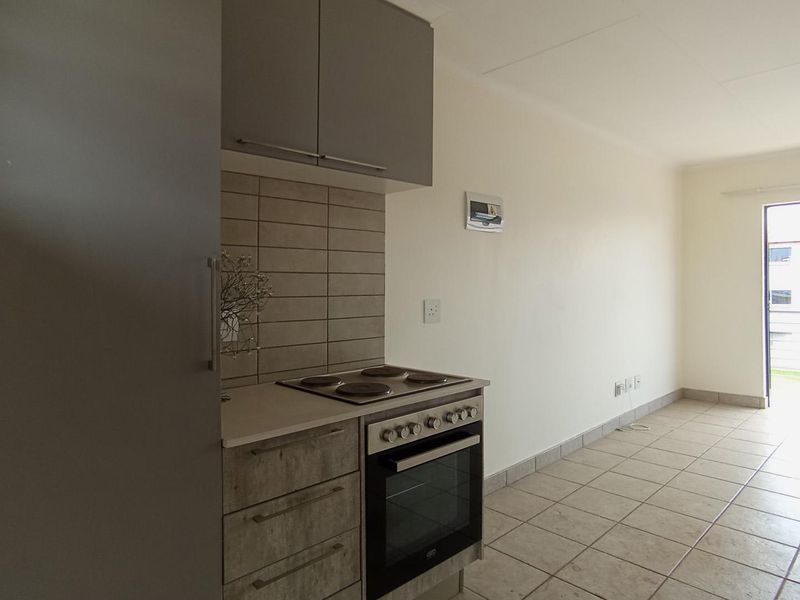 Modern 2-Bedroom Apartment for Sale in Crescent Glades Estate - Photo 6