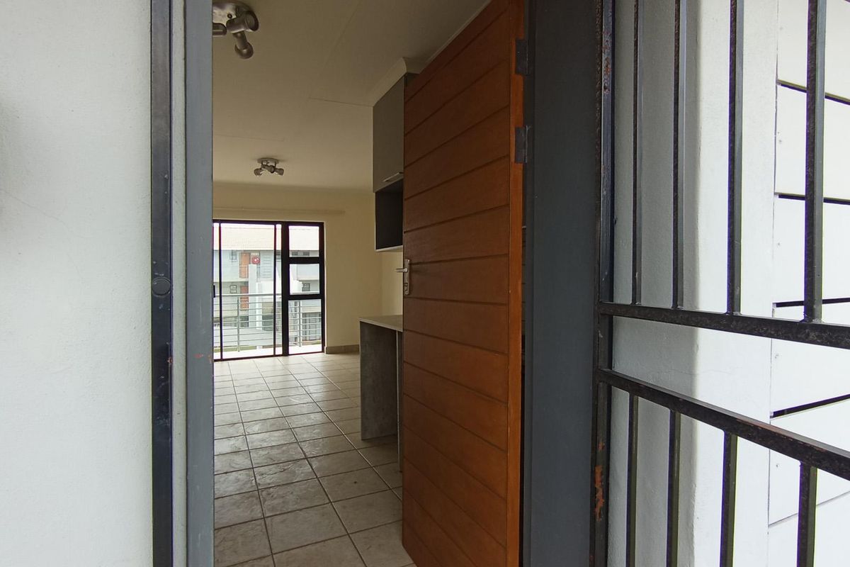 Modern 2-Bedroom Apartment for Sale in Crescent Glades Estate - Photo 4