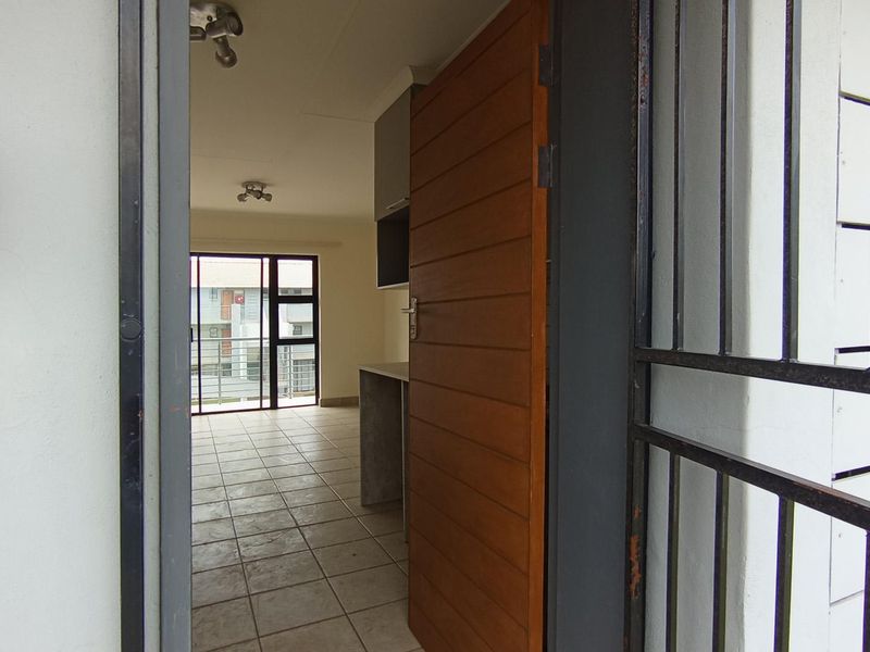 Modern 2-Bedroom Apartment for Sale in Crescent Glades Estate - Photo 4