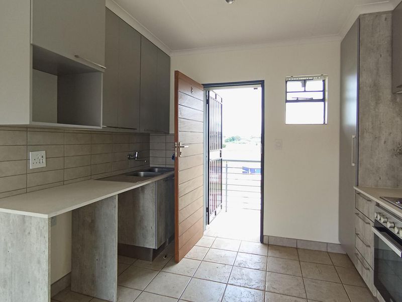 Modern 2-Bedroom Apartment for Sale in Crescent Glades Estate - Photo 5