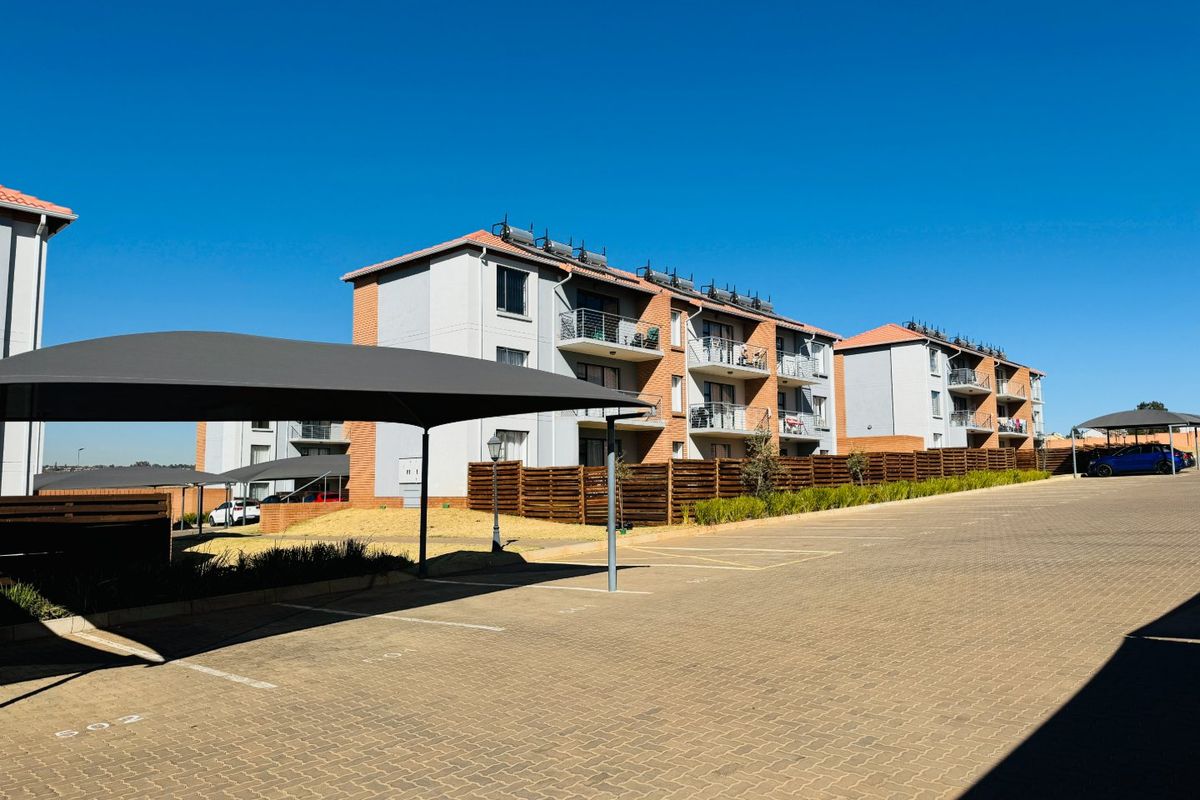 Modern 2-Bedroom Apartment for Sale in Crescent Glades Estate - Photo 2