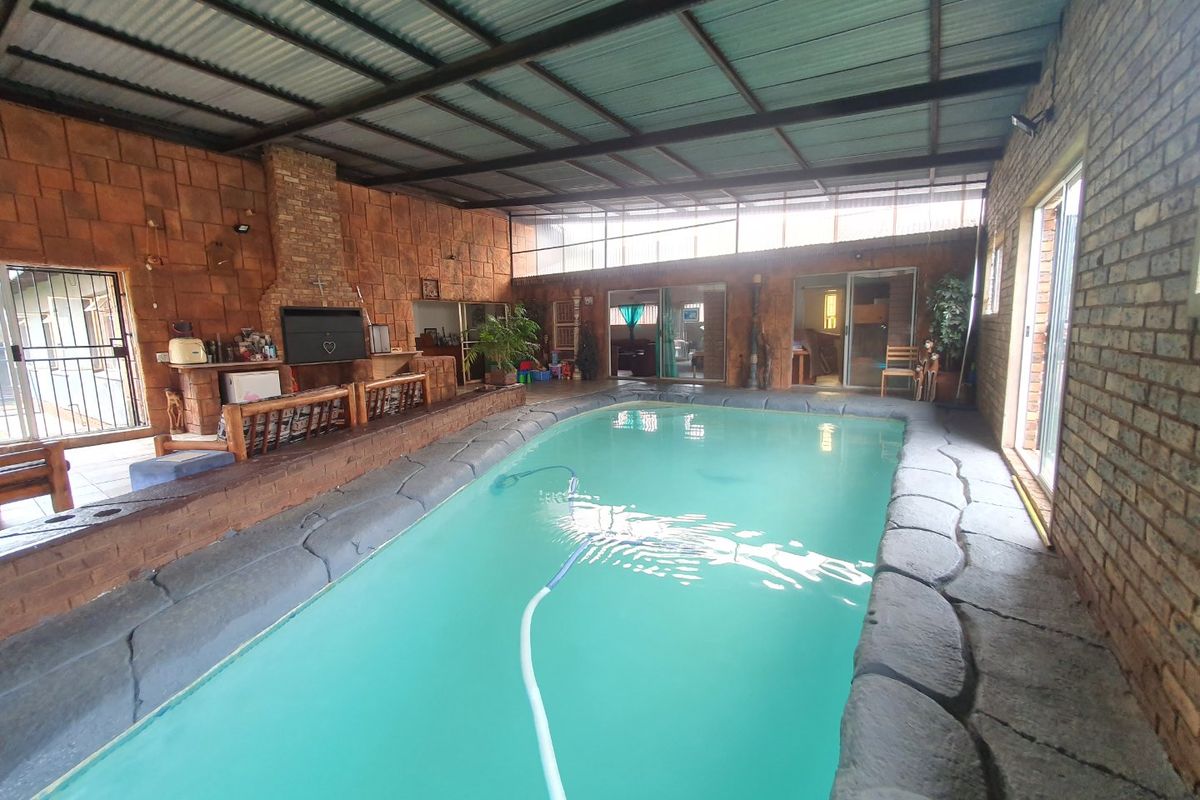 4 BED HOUSE PLUS FLAT FOR SALE  - Photo 3