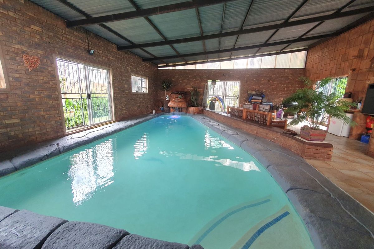 4 BED HOUSE PLUS FLAT FOR SALE  - Photo 2