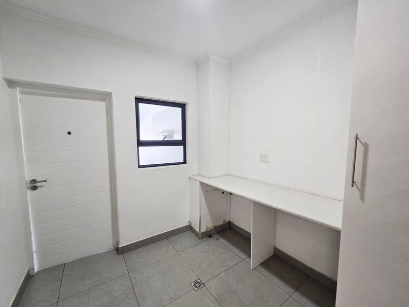 Urban Comfort in the Heart of Umhlanga - Photo 3