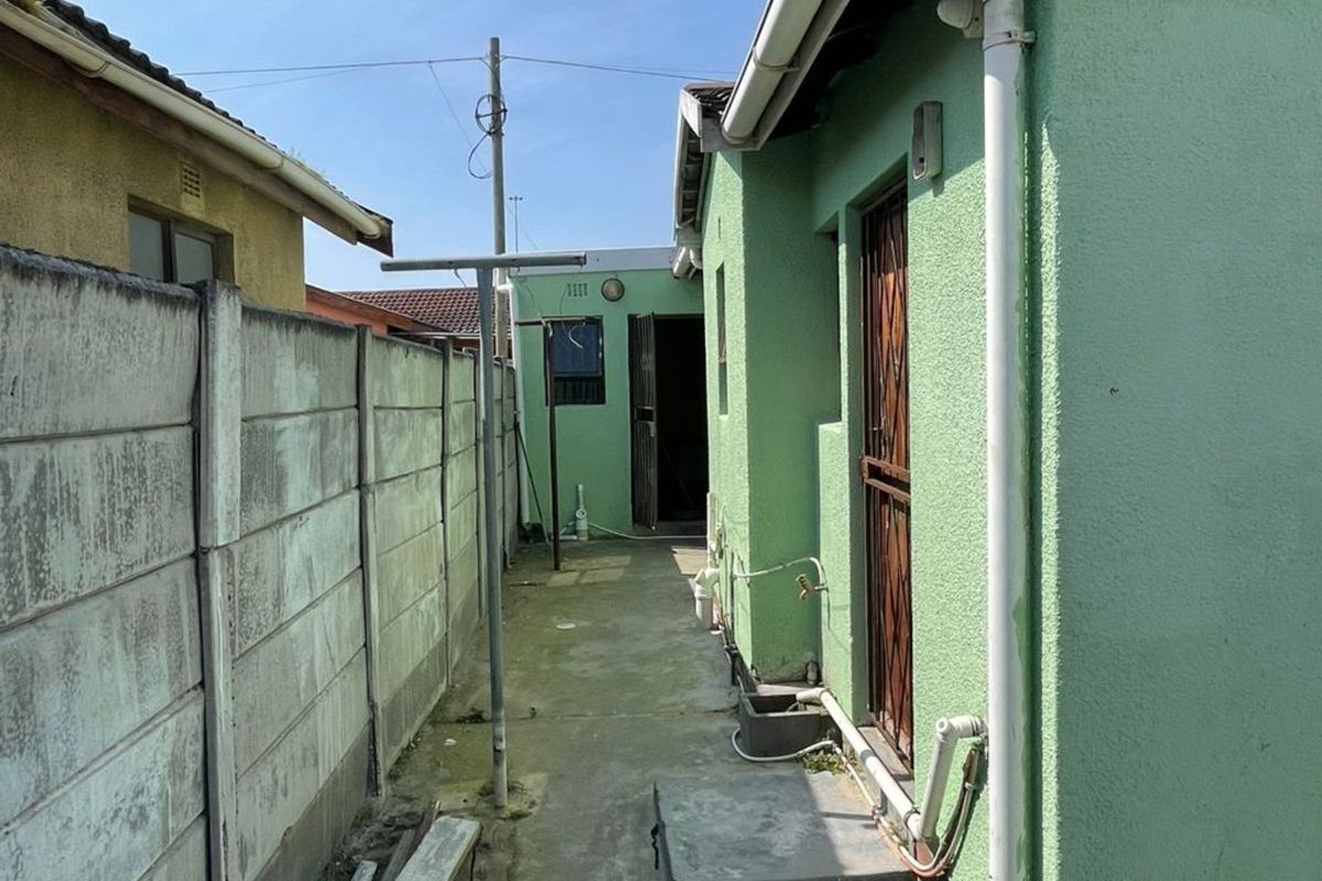 Medium-Large Family House - Photo 5