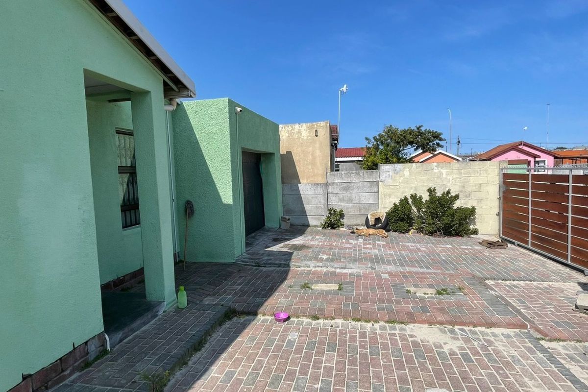 Medium-Large Family House - Photo 2