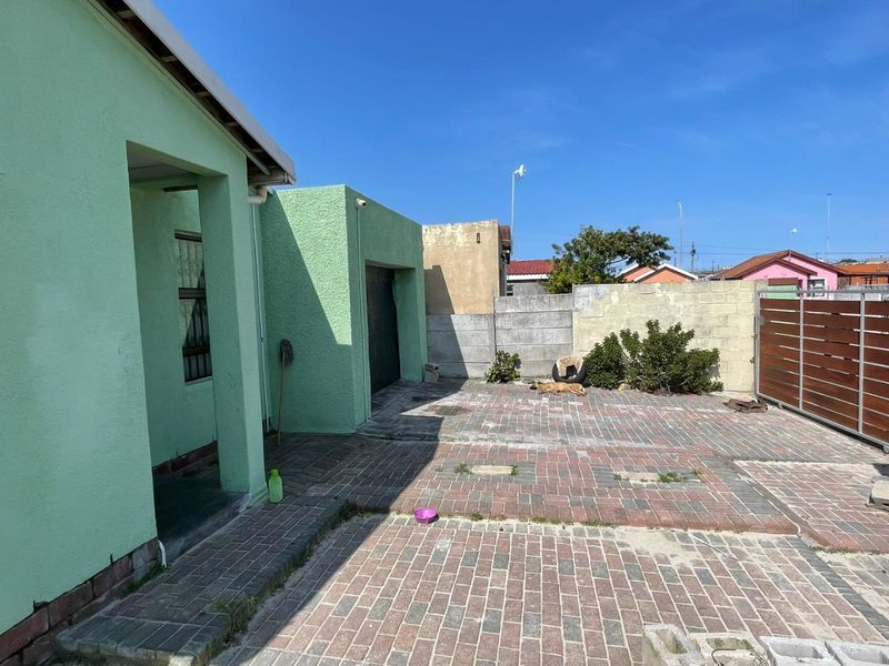 Medium-Large Family House - Photo 2