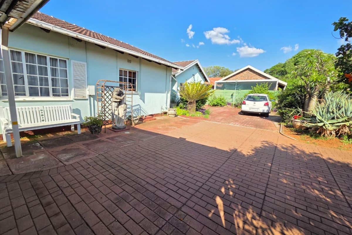 Spacious Home With Income Potential - Photo 5