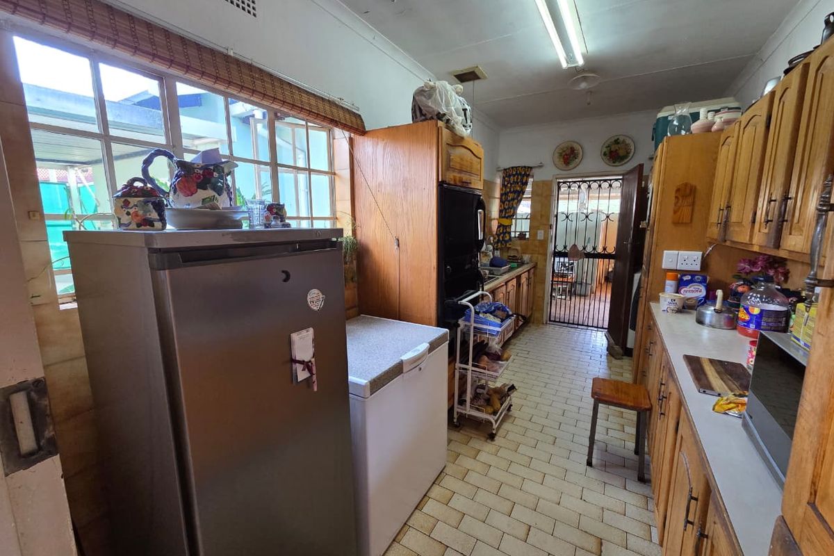 Spacious Home With Income Potential - Photo 2