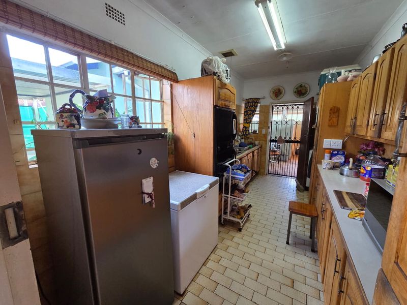 Spacious Home With Income Potential - Photo 2