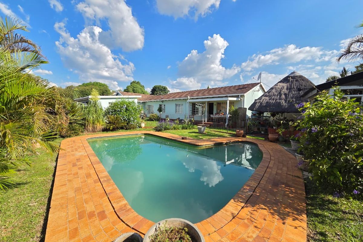 Spacious Home With Income Potential - Photo 4