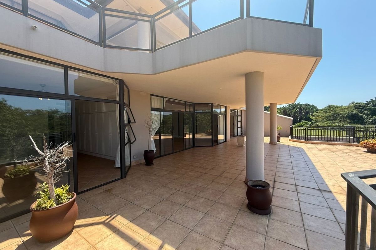 To let in Zimbali, 3 bedroom townhouse with beautiful views. - Photo 2