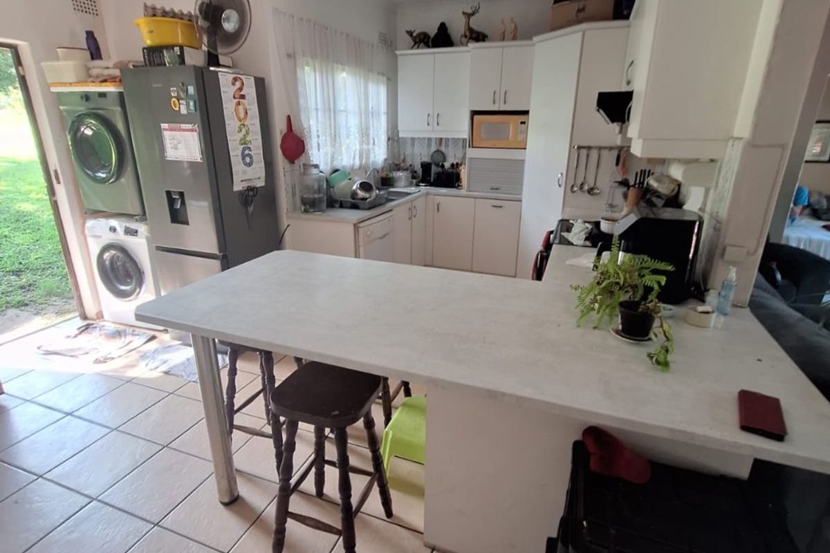 3 Bedroom House With 3 Separate Wendy Houses !! - Photo 5