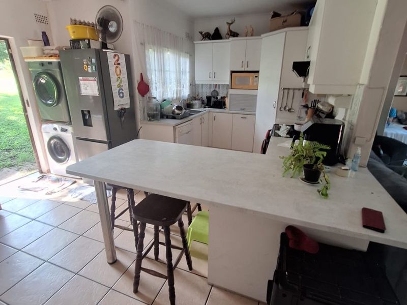 3 Bedroom House With 3 Separate Wendy Houses !! - Photo 5