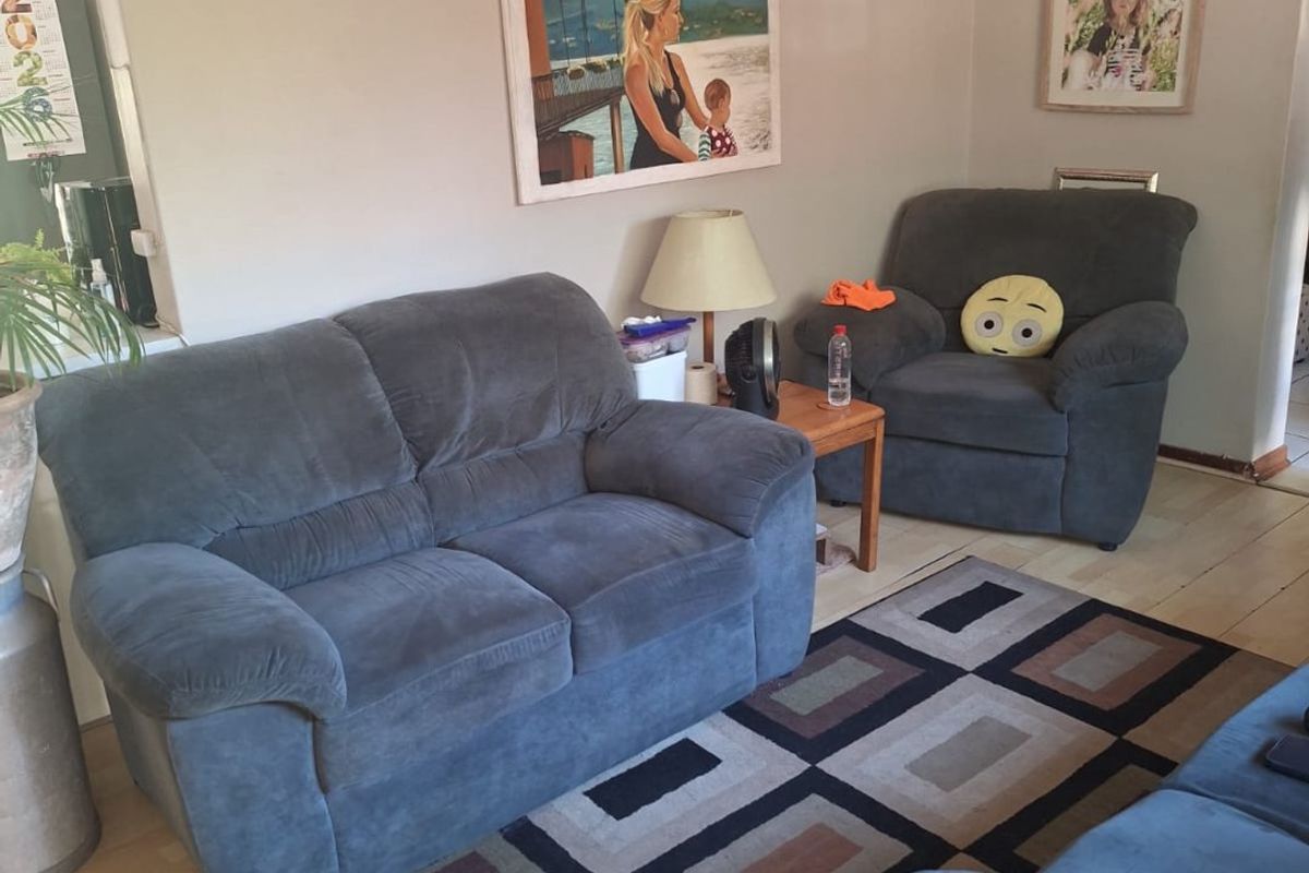 3 Bedroom House With 3 Separate Wendy Houses !! - Photo 3