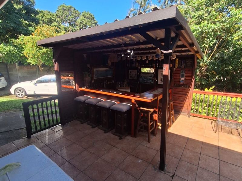 3 Bedroom House With 3 Separate Wendy Houses !! - Photo 6