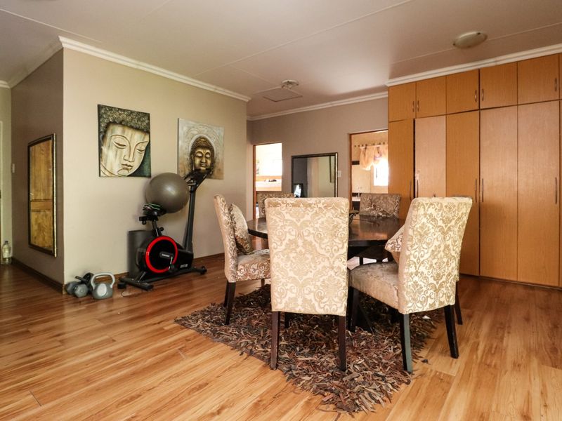 SPACIOUS FULL TITLE TOWNHOUSE WITH SPLASH POOL - Photo 3